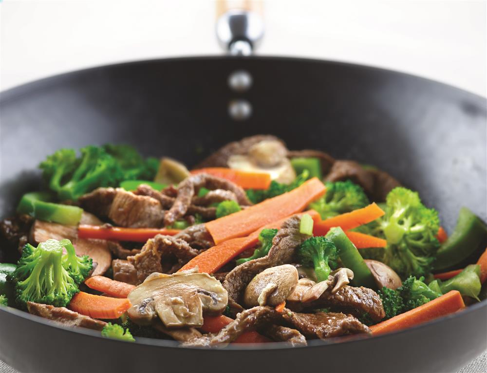Beef strips and vegetables in a wok